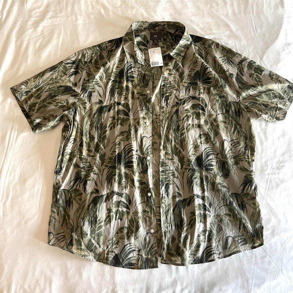 Brand New, Men’s short sleeve button up.